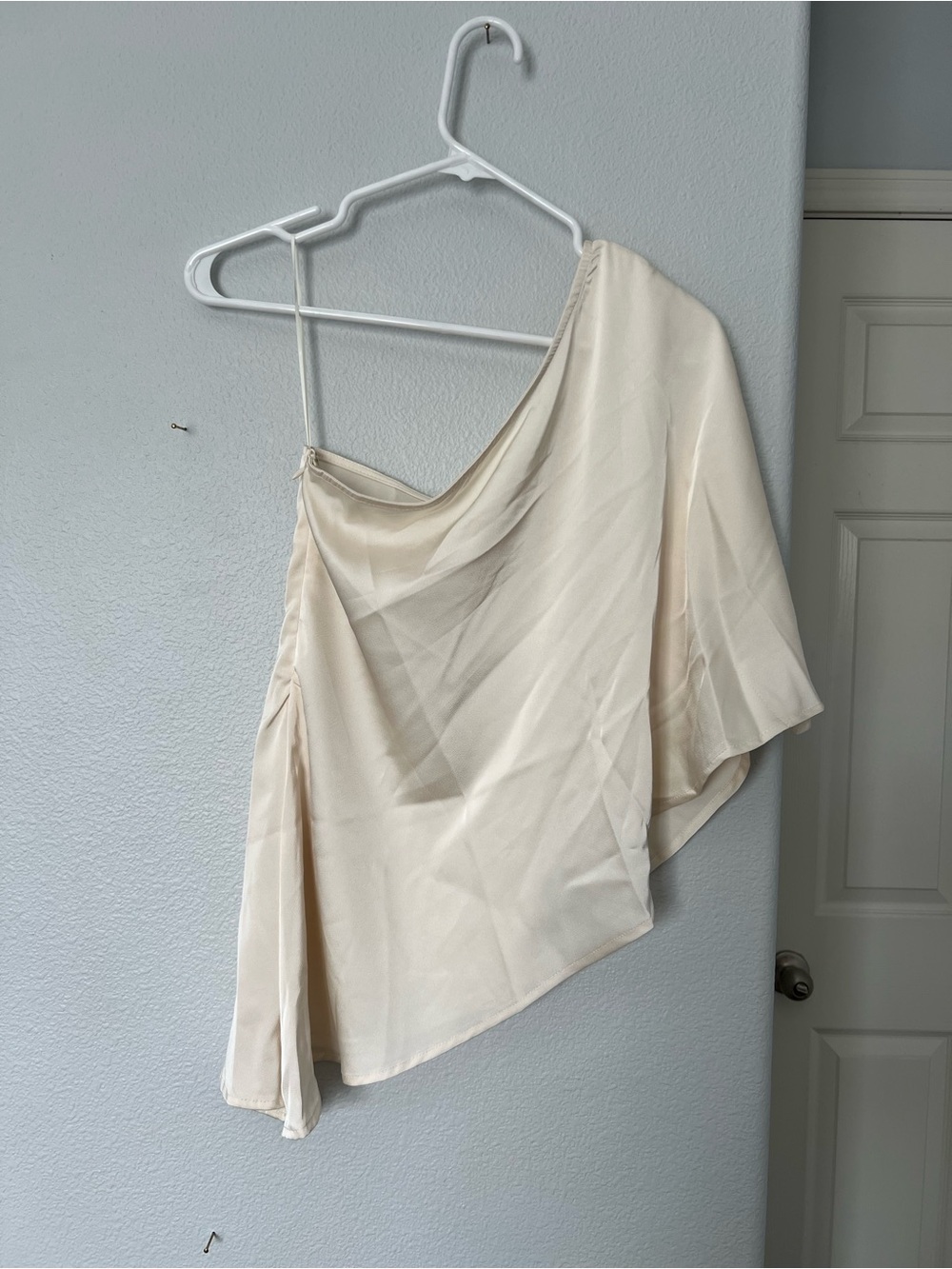 12th Tribe Anya Ivory One Shoulder Asymmetric Top - Picture 9 of 13